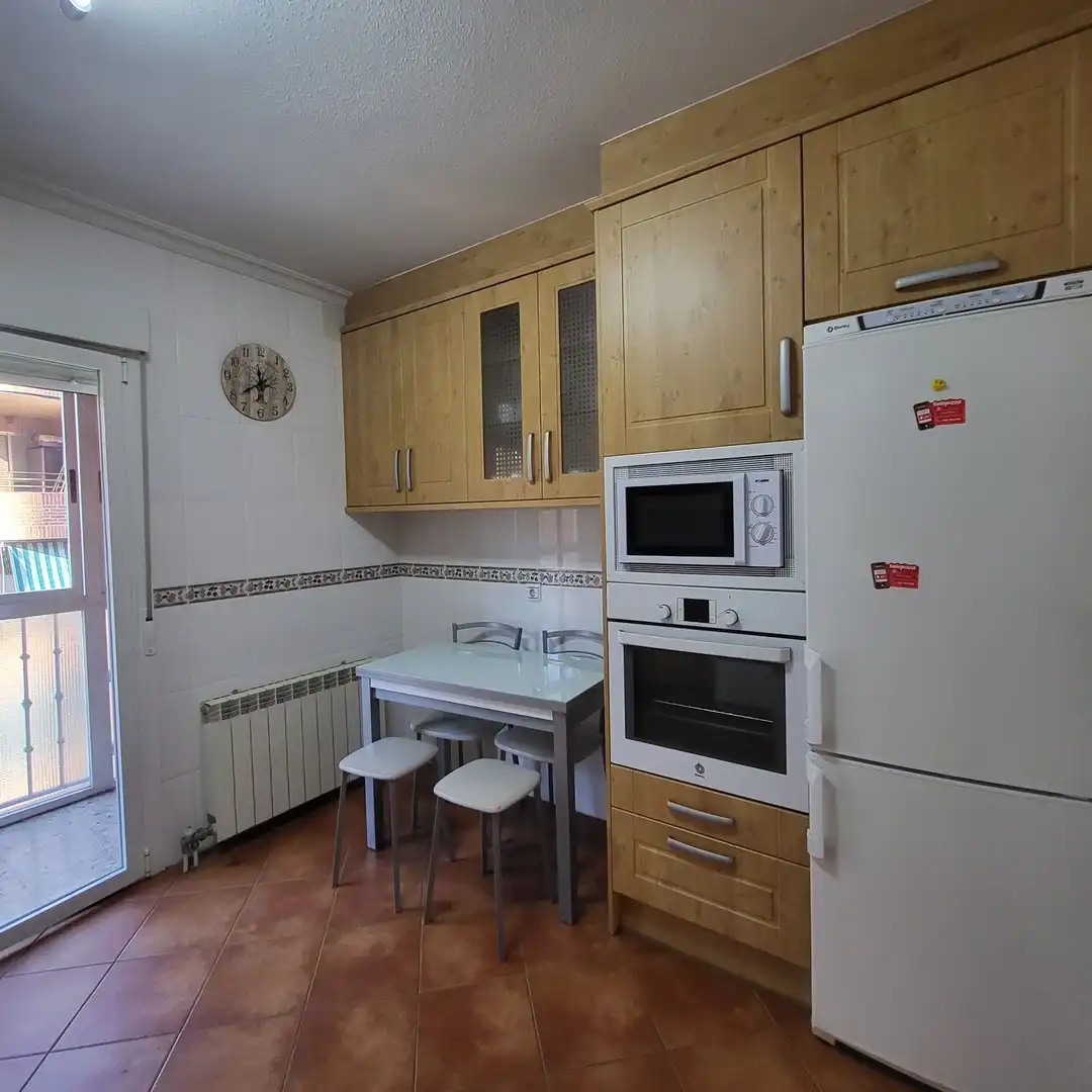 Cuina de Pis de lloguer en Ávila amb Calefacció, Terrassa i Traster