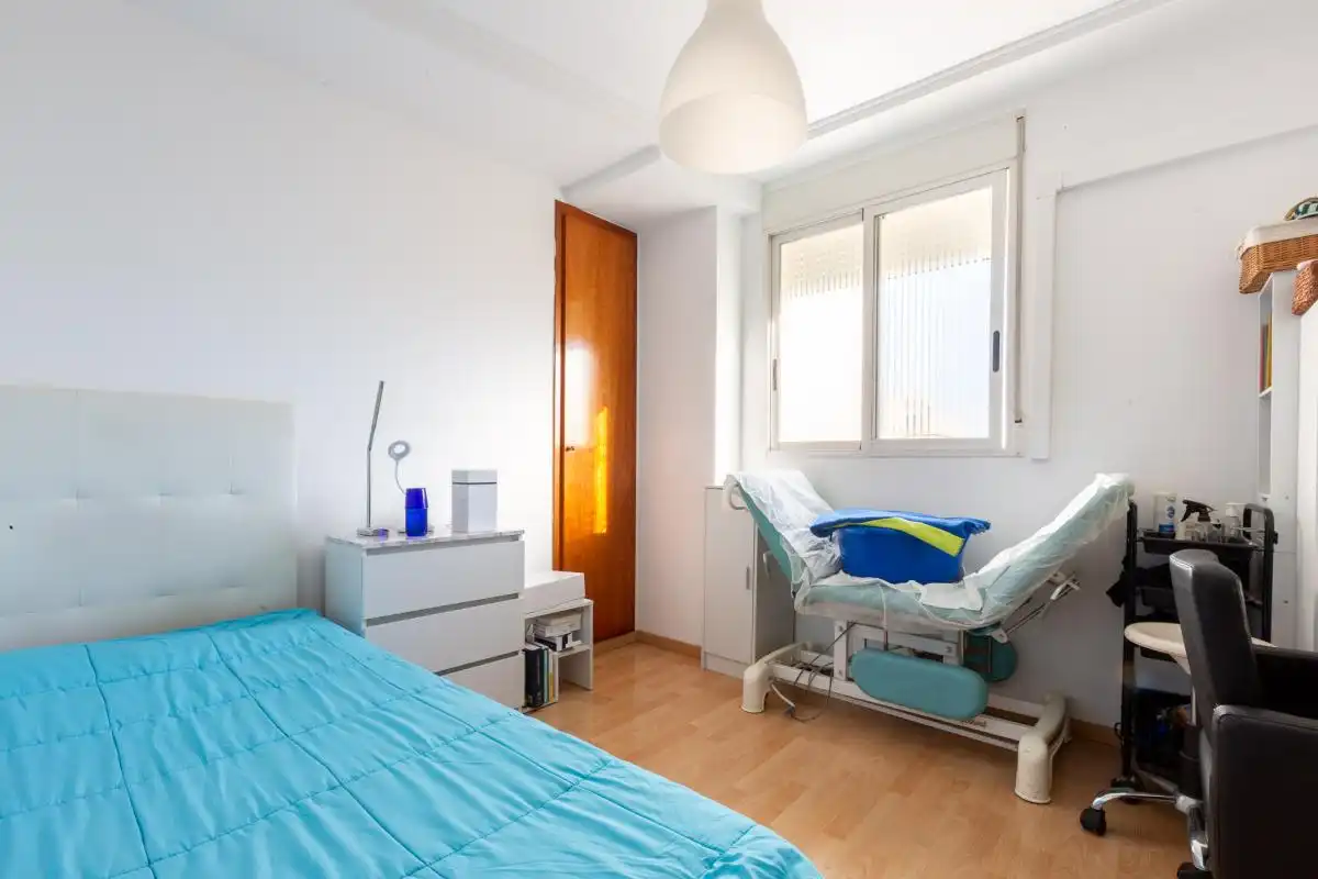 Habitación de Ático en venta en Mislata con Aire acondicionado, Calefacción y Jardín privado