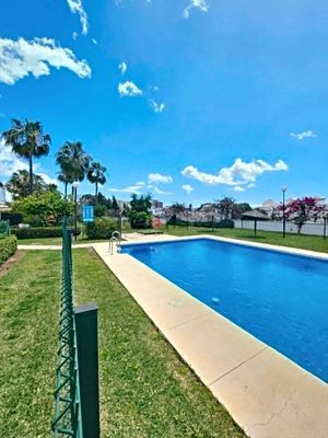 Piscina de Piso en venta en Torremolinos con Terraza, Trastero y Amueblado