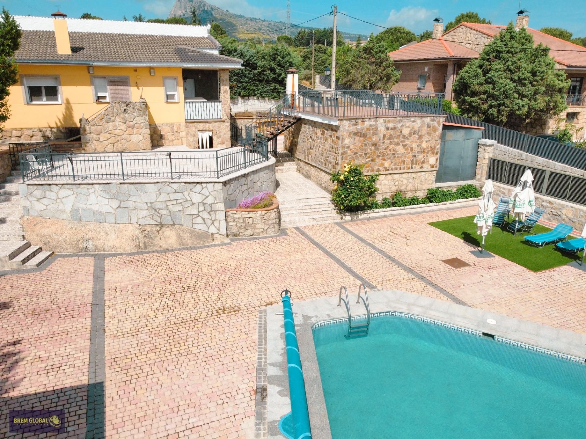 Piscina de Casa o xalet en venda en El Berrueco amb Aire condicionat, Calefacció i Jardí privat