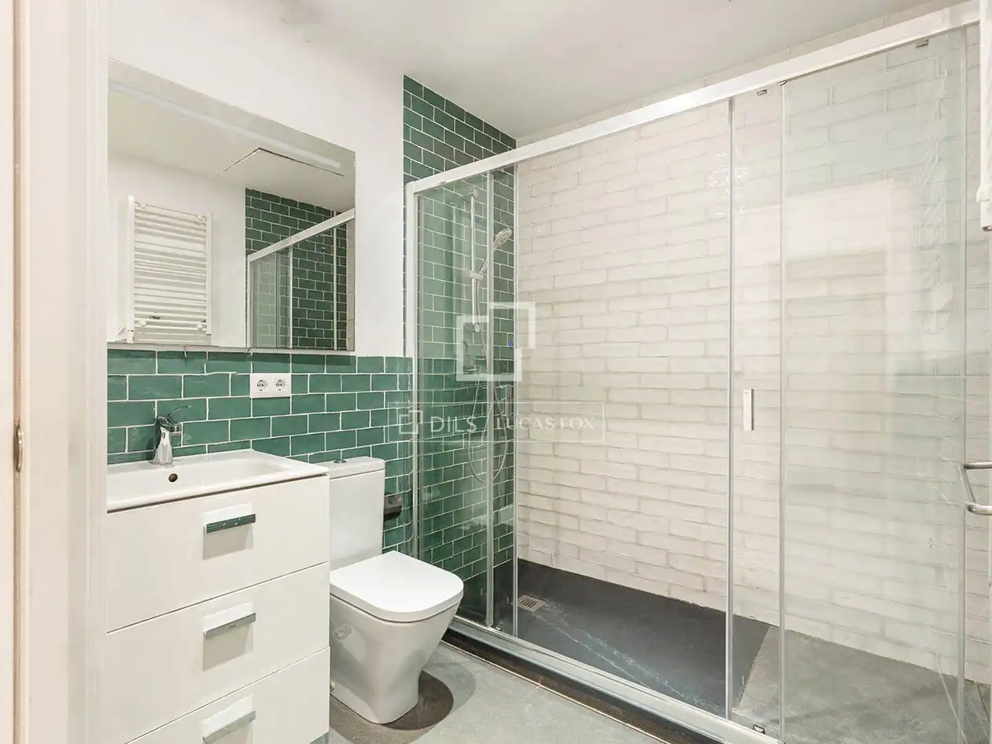 Badezimmer von Wohnung zum Verkauf in Barcelona mit Klimaanlage, Heizung und Möbliert