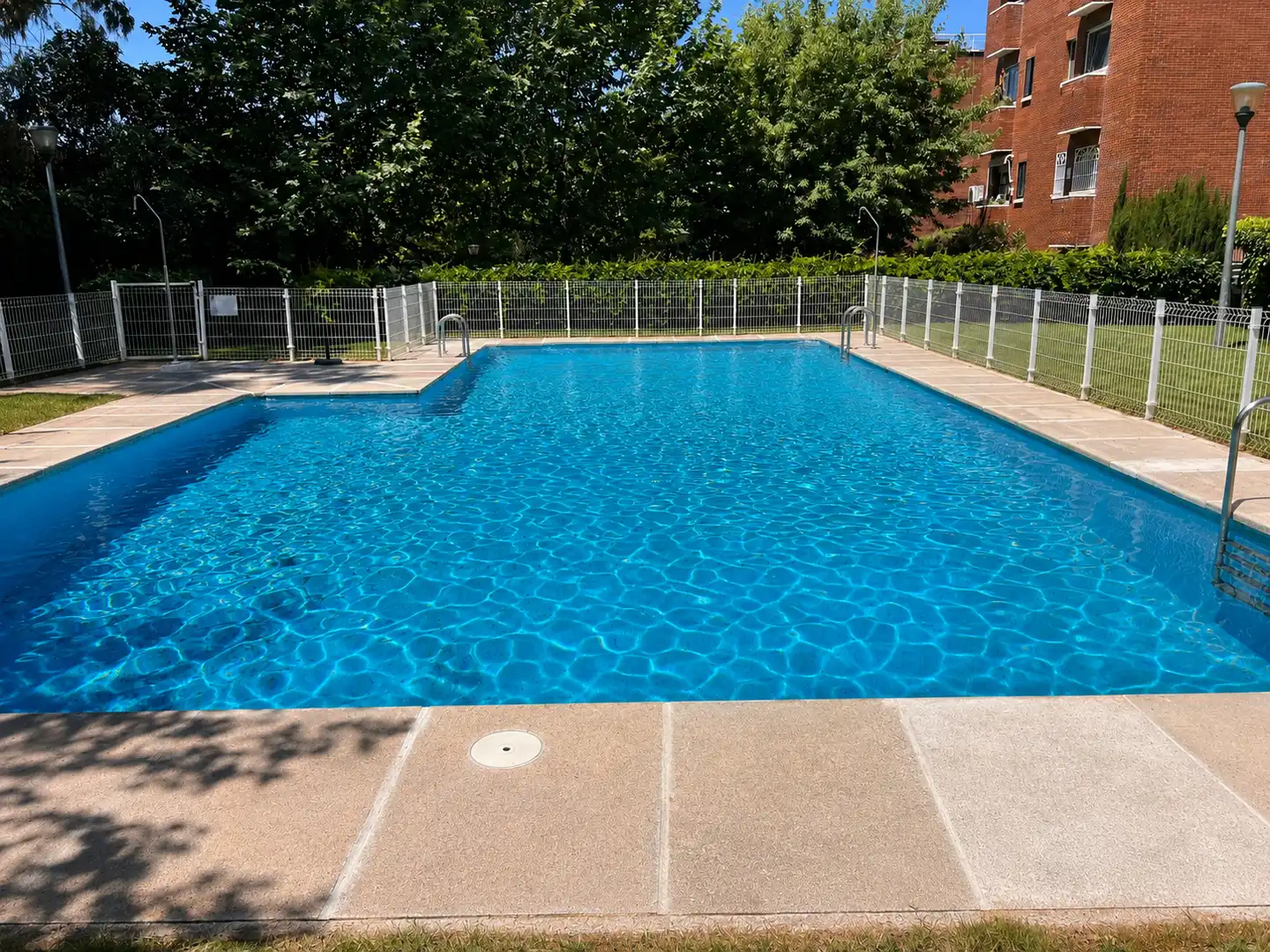 Swimming pool of Flat for sale in Pozuelo de Alarcón  with Heating, Parquet flooring and Terrace