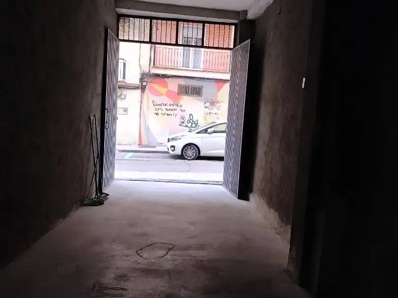 Garaje de alquiler en San Bernardo - Carmelitas - Campus