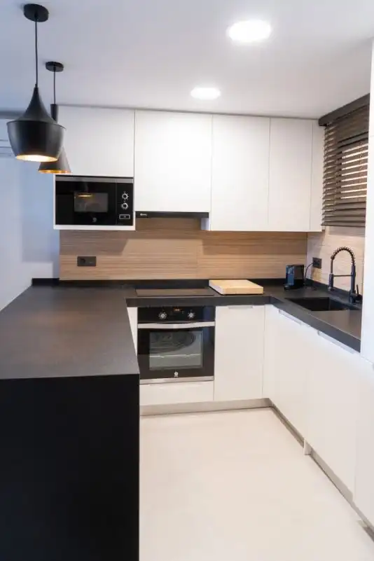 Cuina de Apartament en venda en Torrevieja amb Aire condicionat, Calefacció i Jardí privat