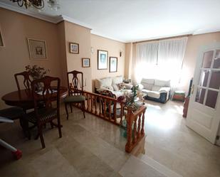 Living room of Single-family semi-detached for sale in Cáceres Capital  with Air Conditioner, Heating and Private garden