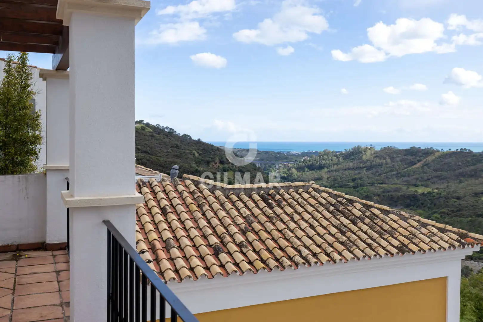 Vista exterior de Casa adosada en venta en Benahavís con Calefacción y Piscina