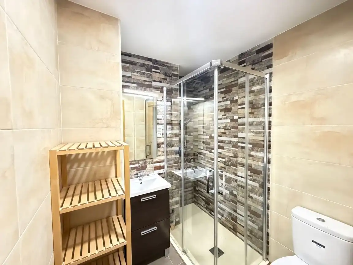 Bathroom of Flat for sale in Alcalá de Henares  with Air Conditioner, Heating and Terrace