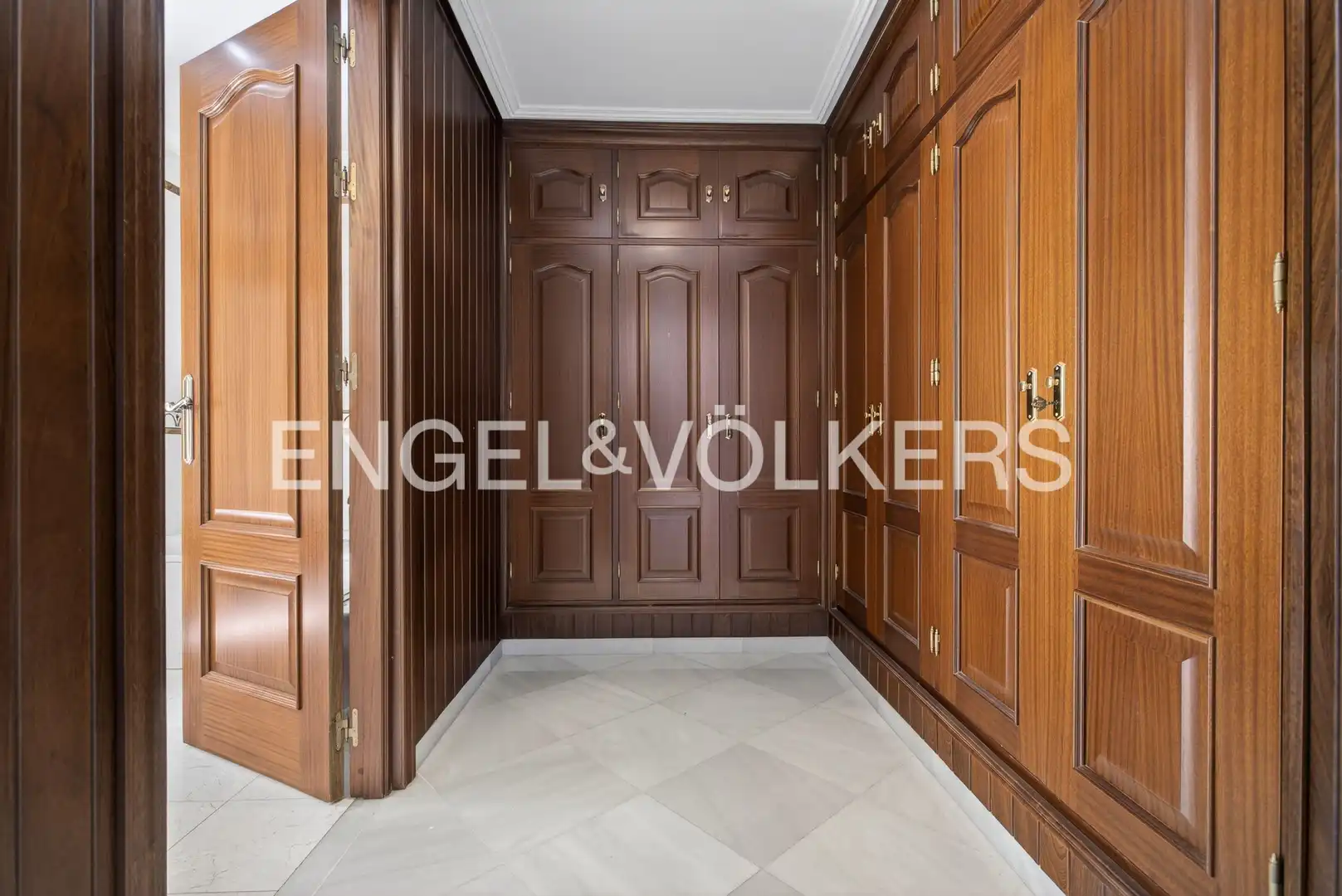 Houses for sale in Osuna  with Air Conditioner and Heating