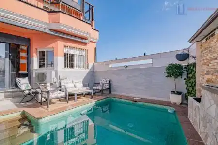 Piscina de Casa o xalet en venda en Armilla amb Aire condicionat, Calefacció i Piscina