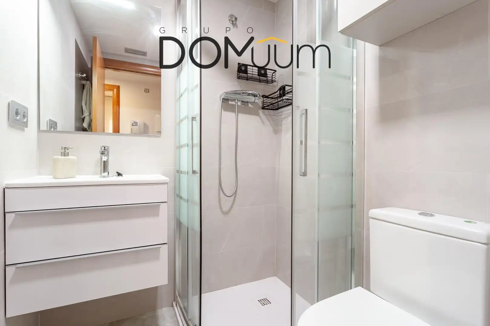 Badezimmer von Erdgeschoss zum Verkauf in Salou mit Klimaanlage, Heizung und Terrasse
