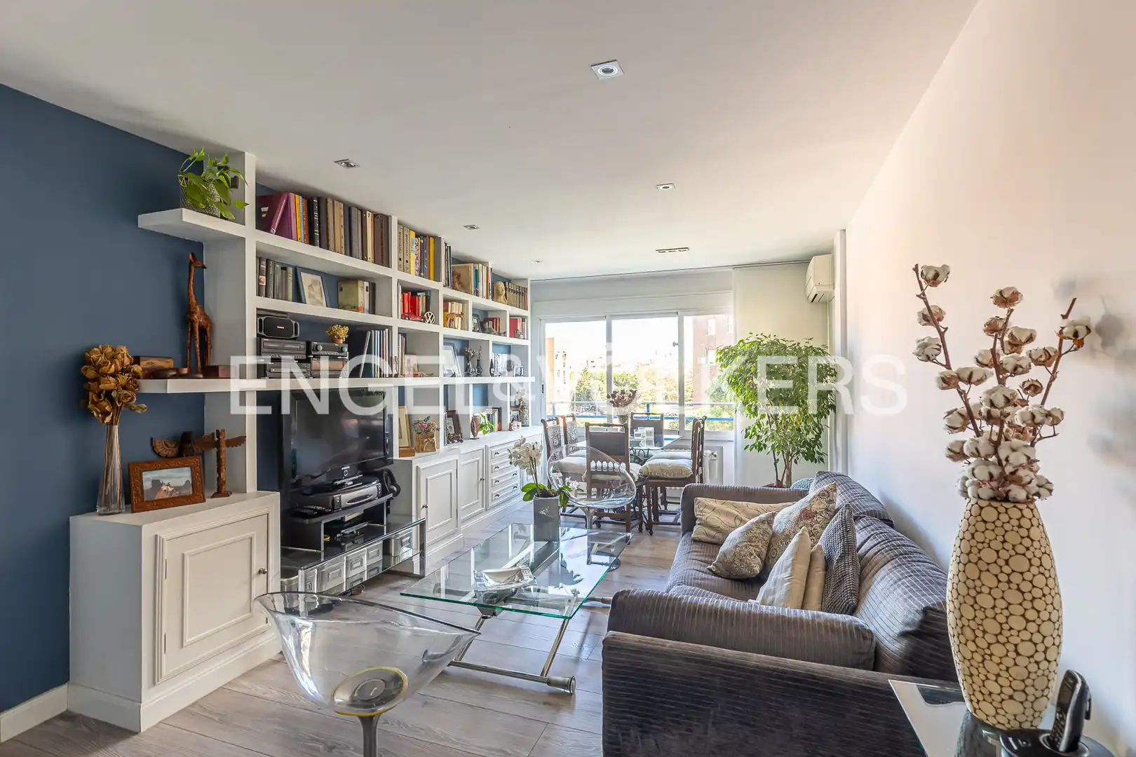 Living room of Flat for sale in  Madrid Capital  with Air Conditioner, Heating and Private garden