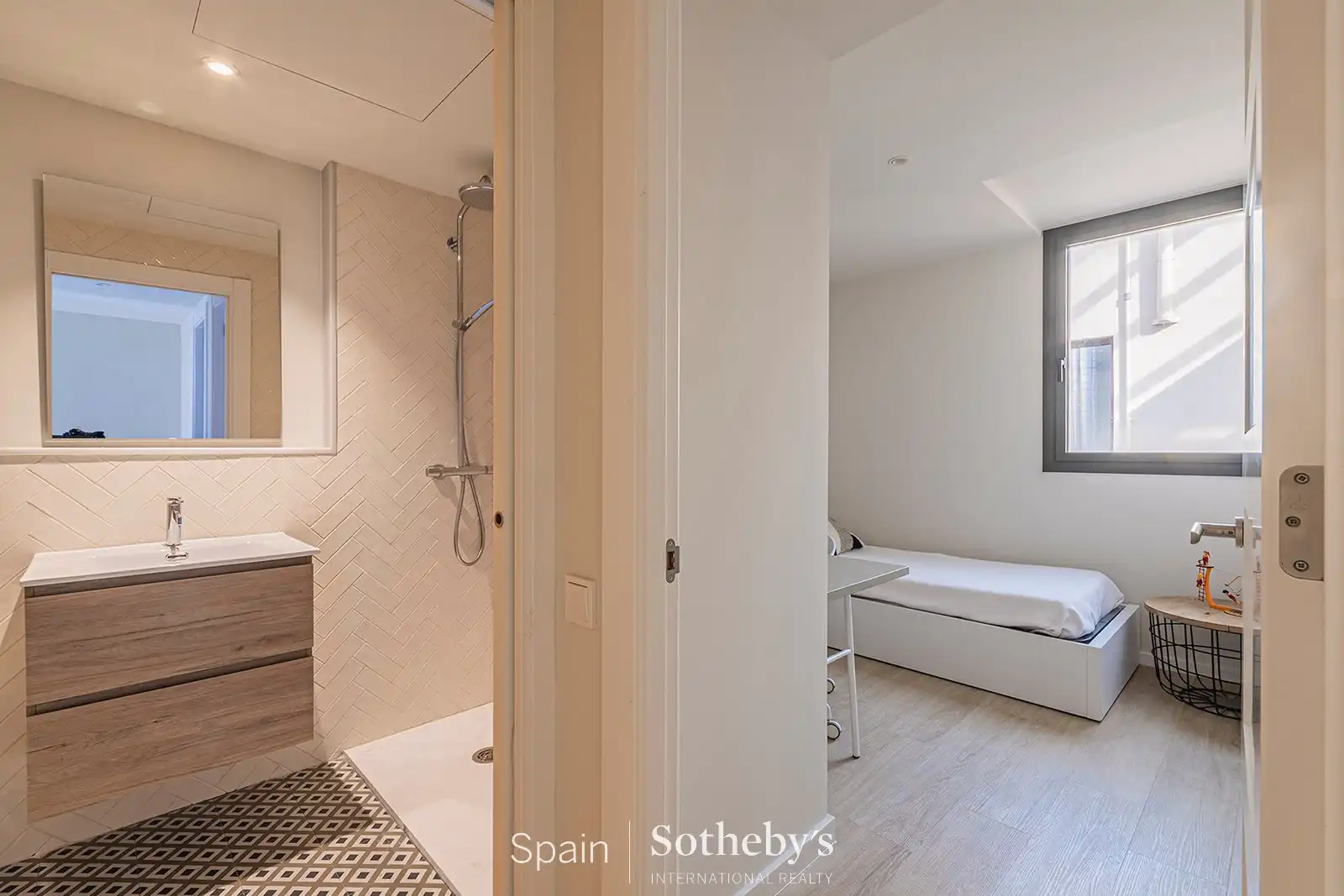 Duplex con ascensore in vendita a Gran Via de les Corts Catalanes, imagen 13