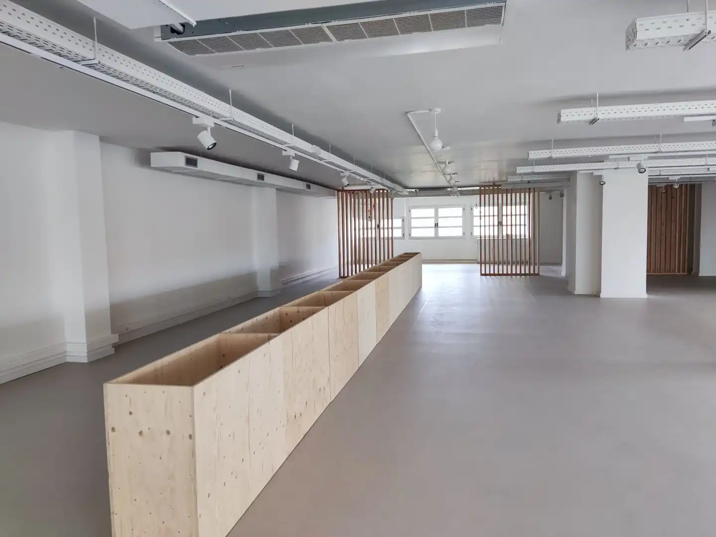 Oficina de alquiler en CORNELLA, La Plana