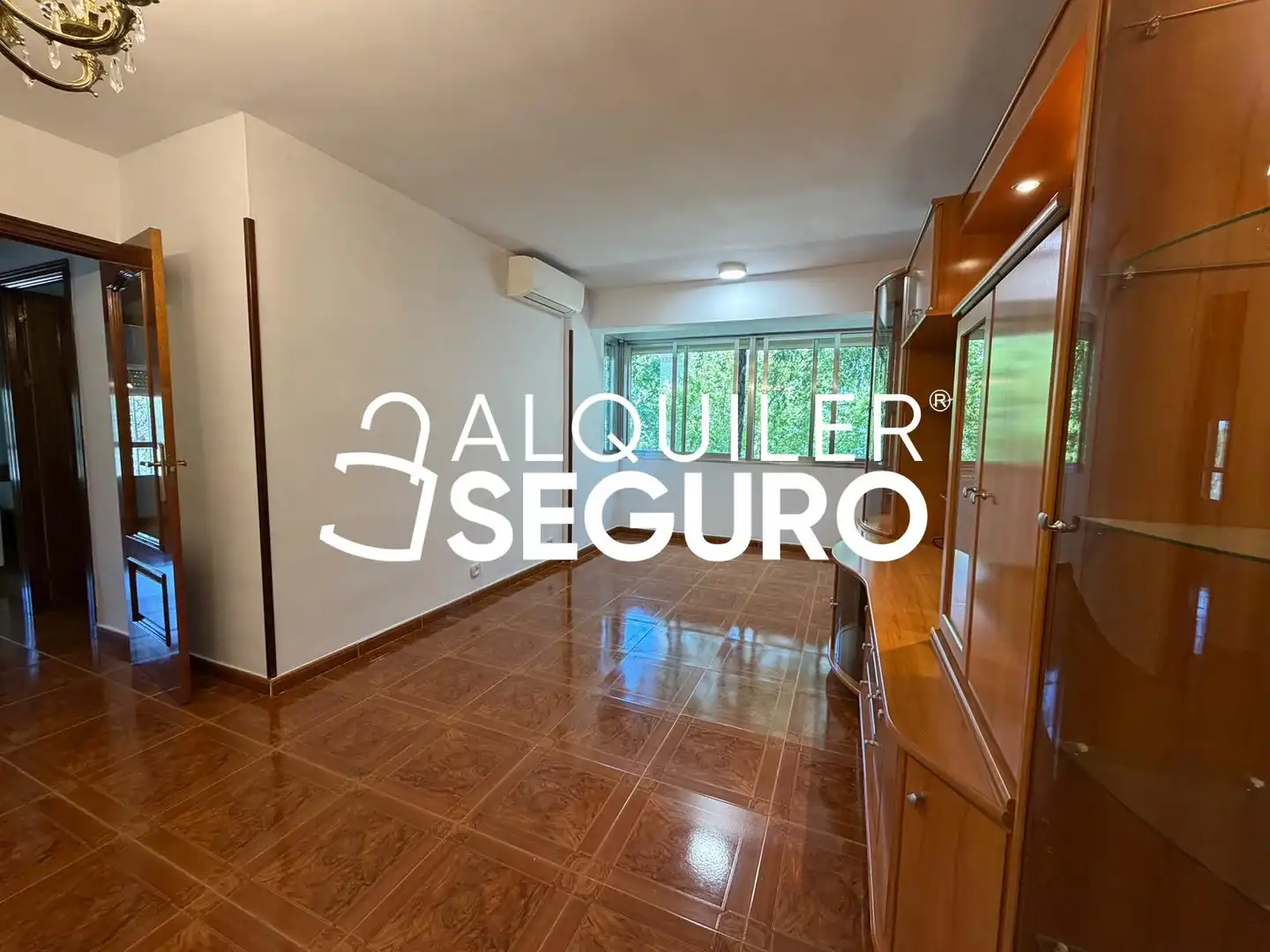 Dormitori de Pis de lloguer en Madrid amb Aire condicionat i Calefacció