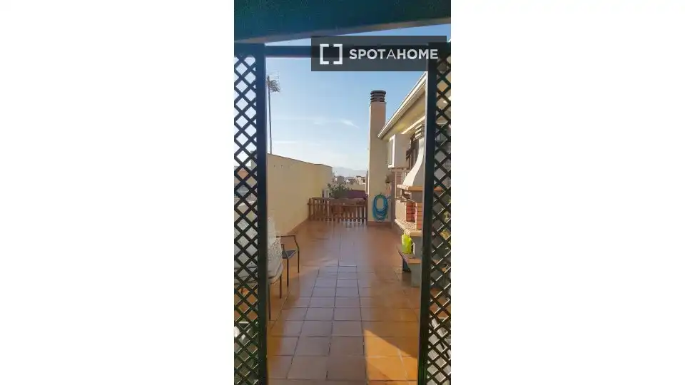 Exterior view of Flat for share in Armilla  with Air Conditioner, Heating and Furnished