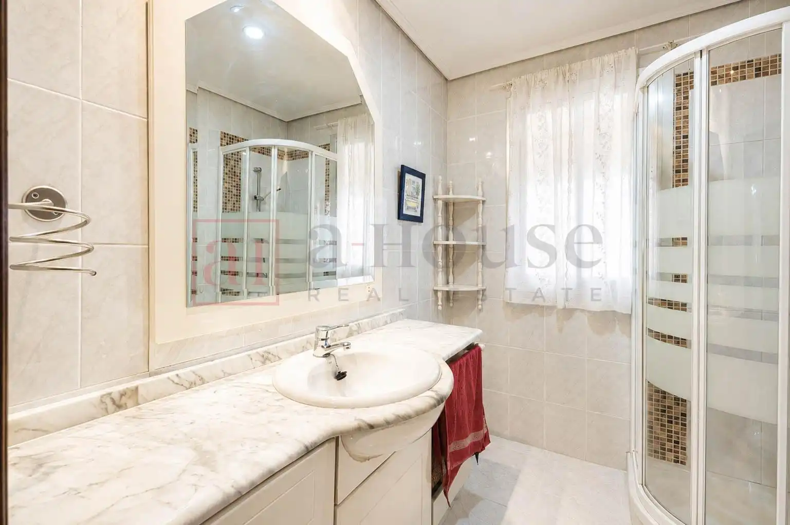 Bathroom of Houses for sale in Móstoles  with Air Conditioner, Heating and Private garden