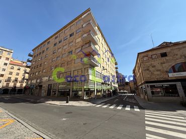 Pis amb ascensor en venda a Calle Correhuela
