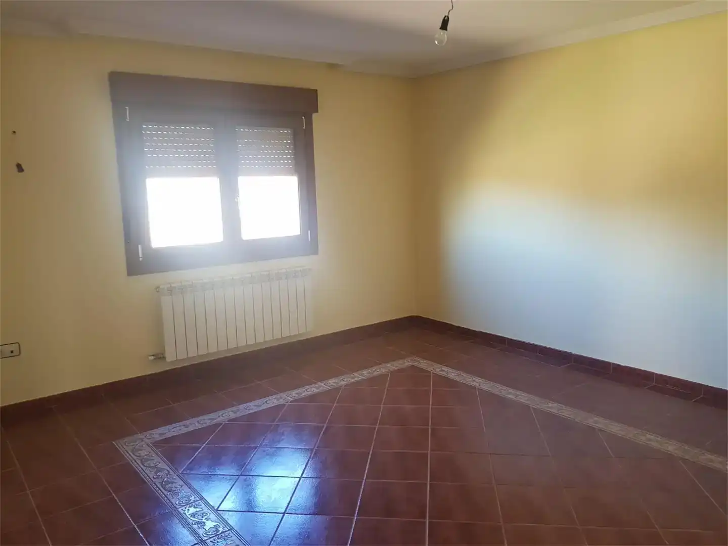 Casa adosada en venda en Molezuelas de la Carballeda amb Balcó