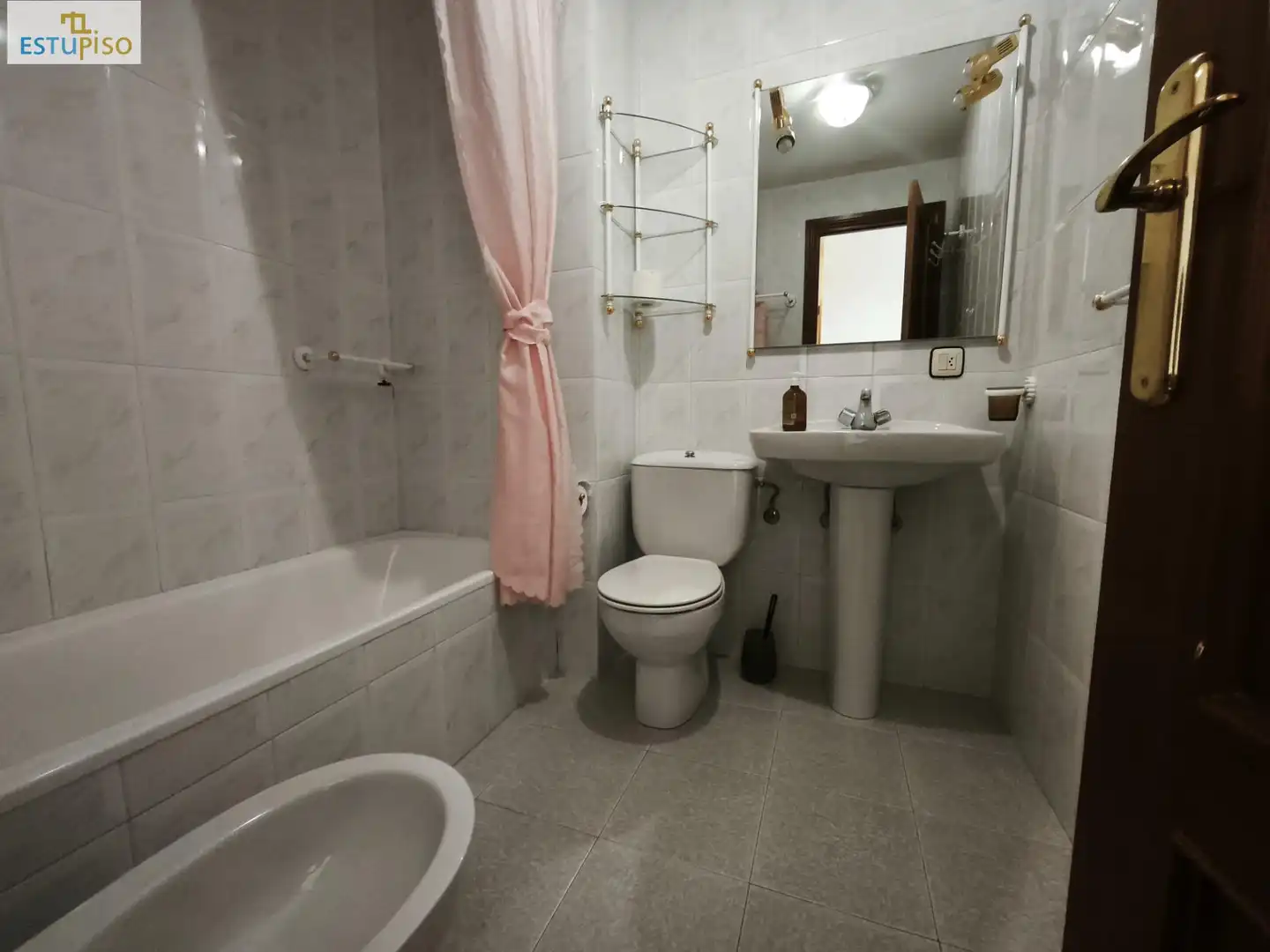 Bany de Pis en venda en Vitoria - Gasteiz amb Calefacció, Parquet i Terrassa