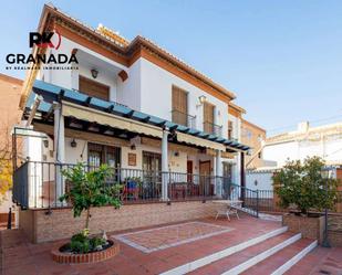 Vista exterior de Casa o xalet en venda en  Granada Capital amb Aire condicionat, Terrassa i Piscina