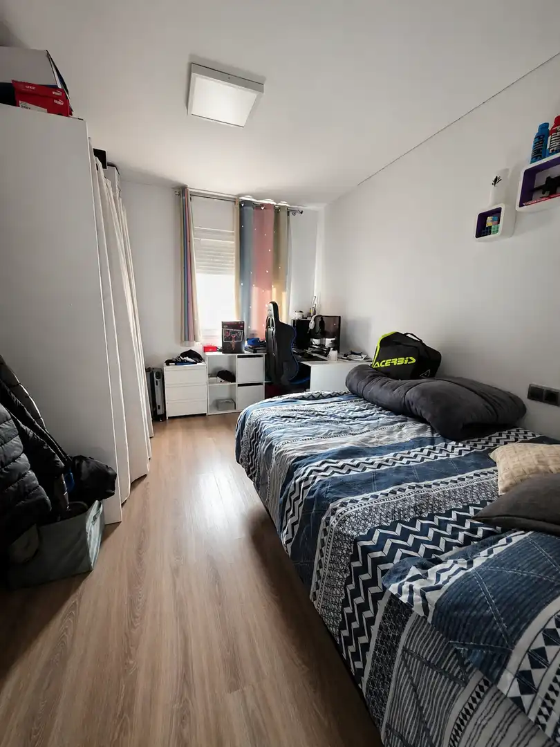 Bedroom of Flat for sale in Girona  with Air Conditioner, Heating and Terrace