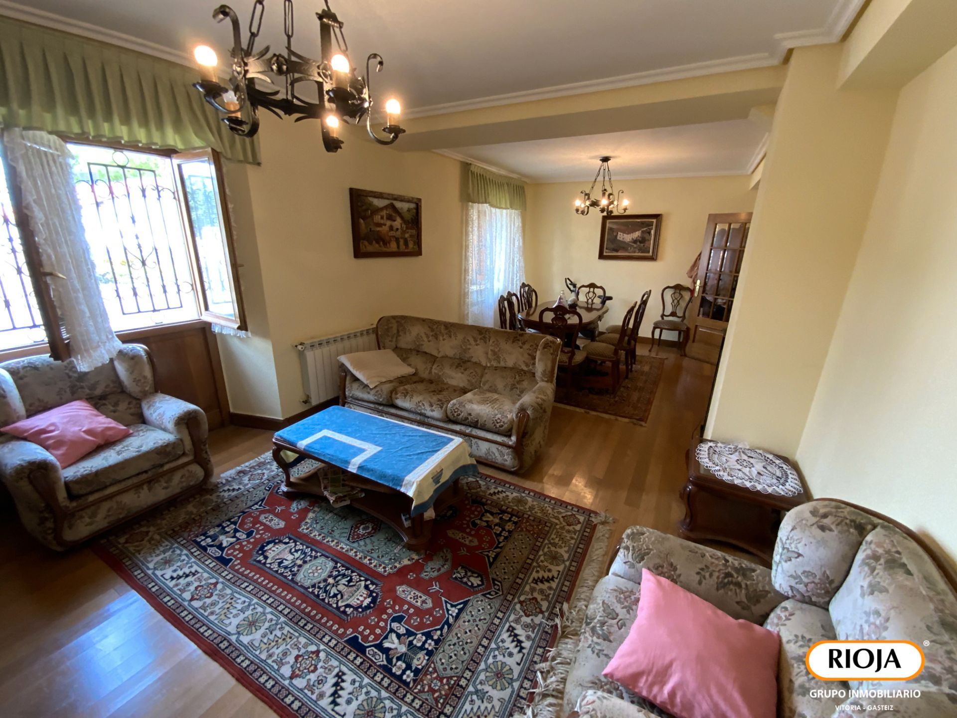 Sala d'estar de Casa o xalet en venda en Zigoitia amb Calefacció, Jardí privat i Moblat