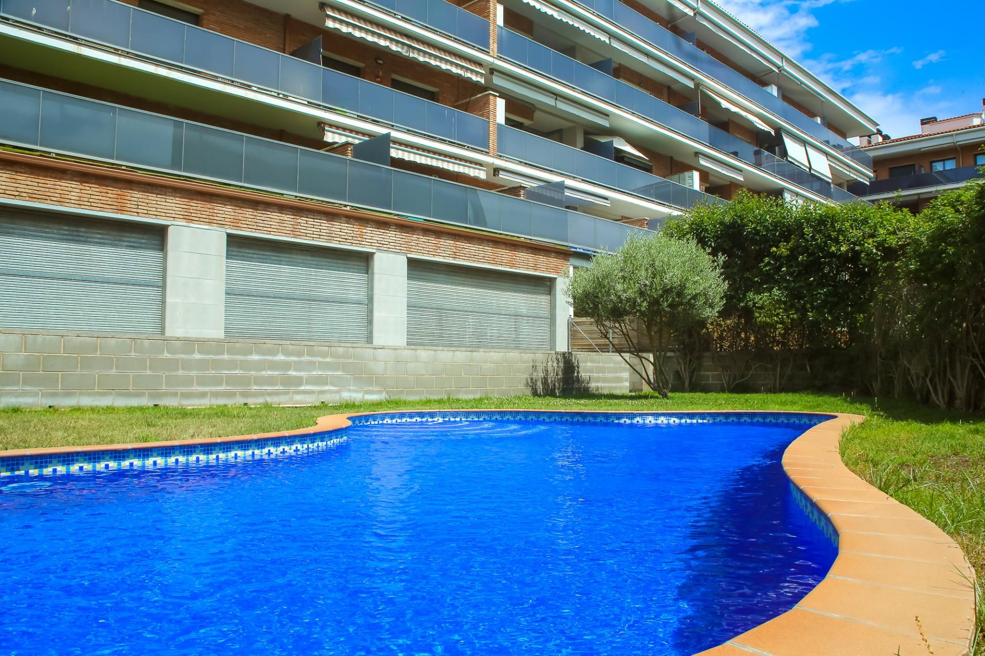 Piscina de Apartament de lloguer en Lloret de Mar amb Calefacció, Jardí privat i Piscina