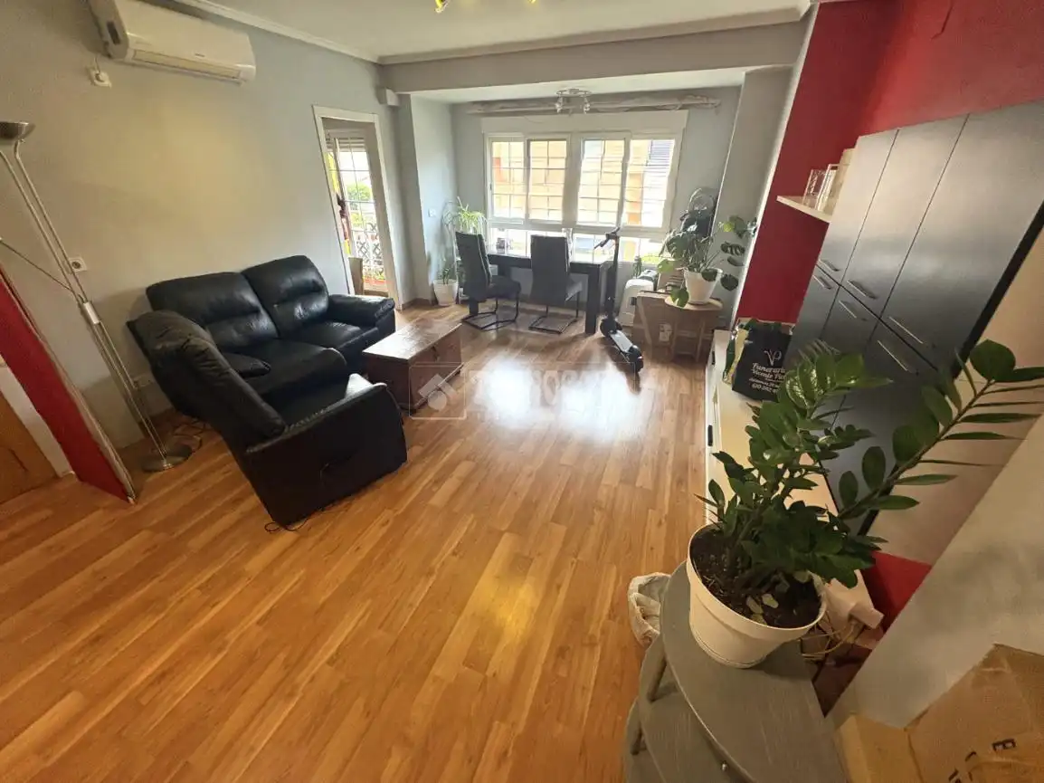 Sala d'estar de Pis en venda en Burjassot amb Parquet