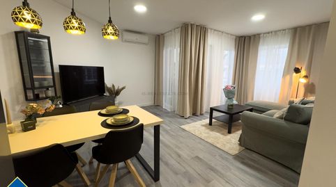 Apartamento reformado con terraza, en la provincia de Alicante, en la ciudad de Torrevieja, en la zona de Playa de los Locos. 2 ha