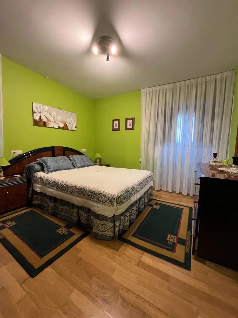 Dormitori de Casa o xalet en venda en Covelo amb Calefacció, Jardí privat i Traster