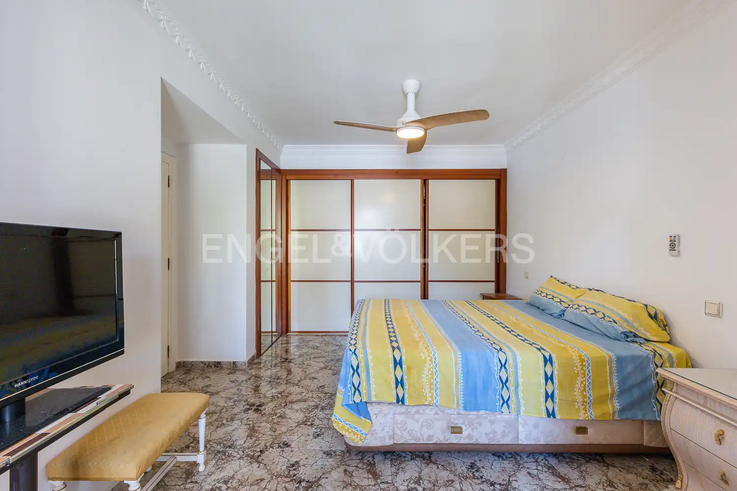 Dormitori de Casa o xalet en venda en Castellón de la Plana / Castelló de la Plana amb Calefacció, Jardí privat i Piscina