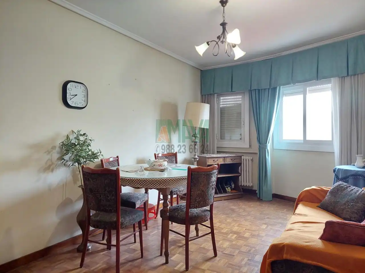 Sala d'estar de Pis en venda en Ourense Capital  amb Calefacció, Parquet i Terrassa