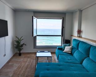 Sala d'estar de Apartament de lloguer en Malpica de Bergantiños amb Calefacció, Traster i Moblat
