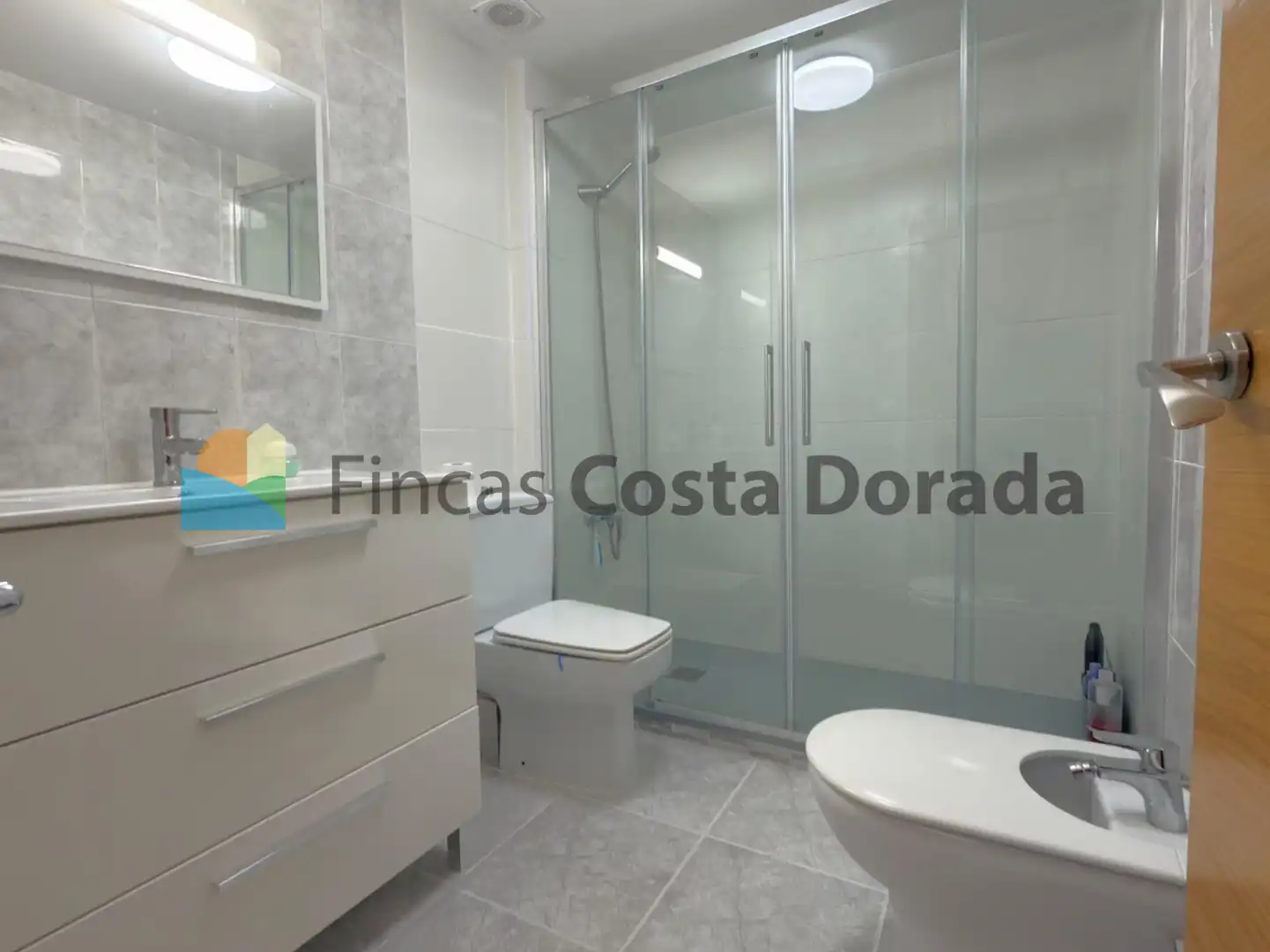 Baño de Planta baja en venta en Vilanova i la Geltrú con Aire acondicionado, Jardín privado y Terraza