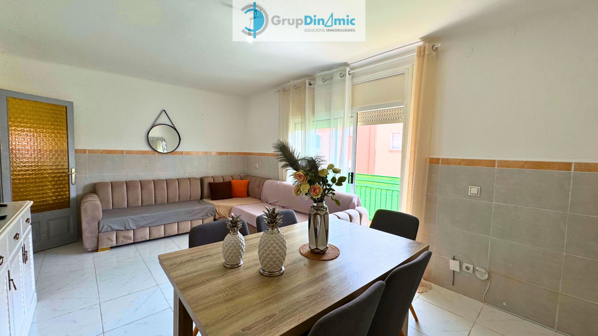 Living room of Flat for sale in Palamós  with Furnished, Oven and Balcony