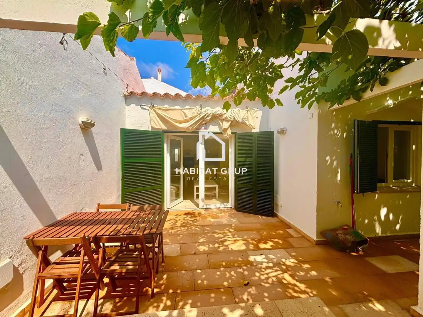 Vista exterior de Casa adosada en venda en Ciutadella de Menorca amb Aire condicionat, Jardí privat i Terrassa