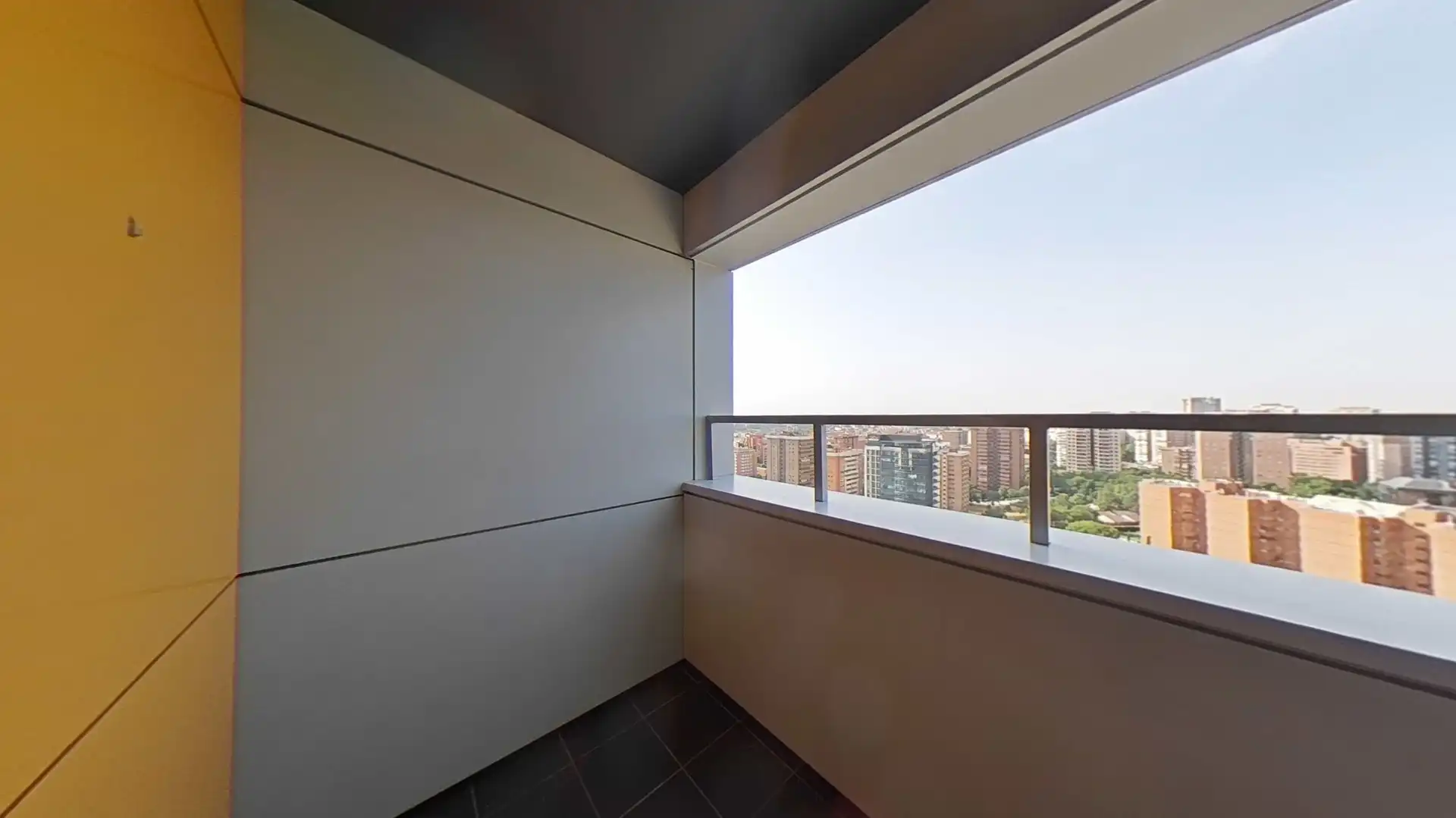Terraza de Piso en venta en Madrid con Parquet, Trastero y Piscina