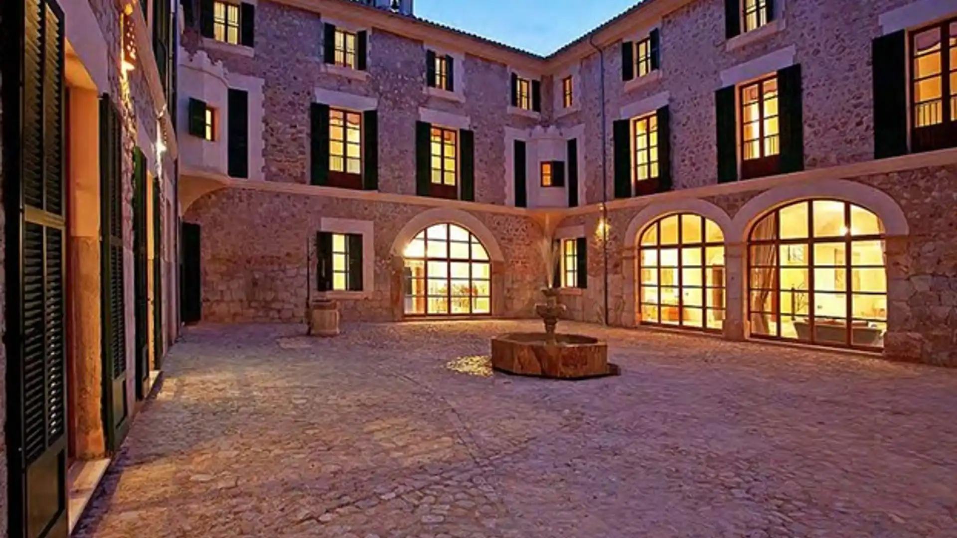 Vista exterior de Finca rústica en venda en Valldemossa amb Aire condicionat i Piscina