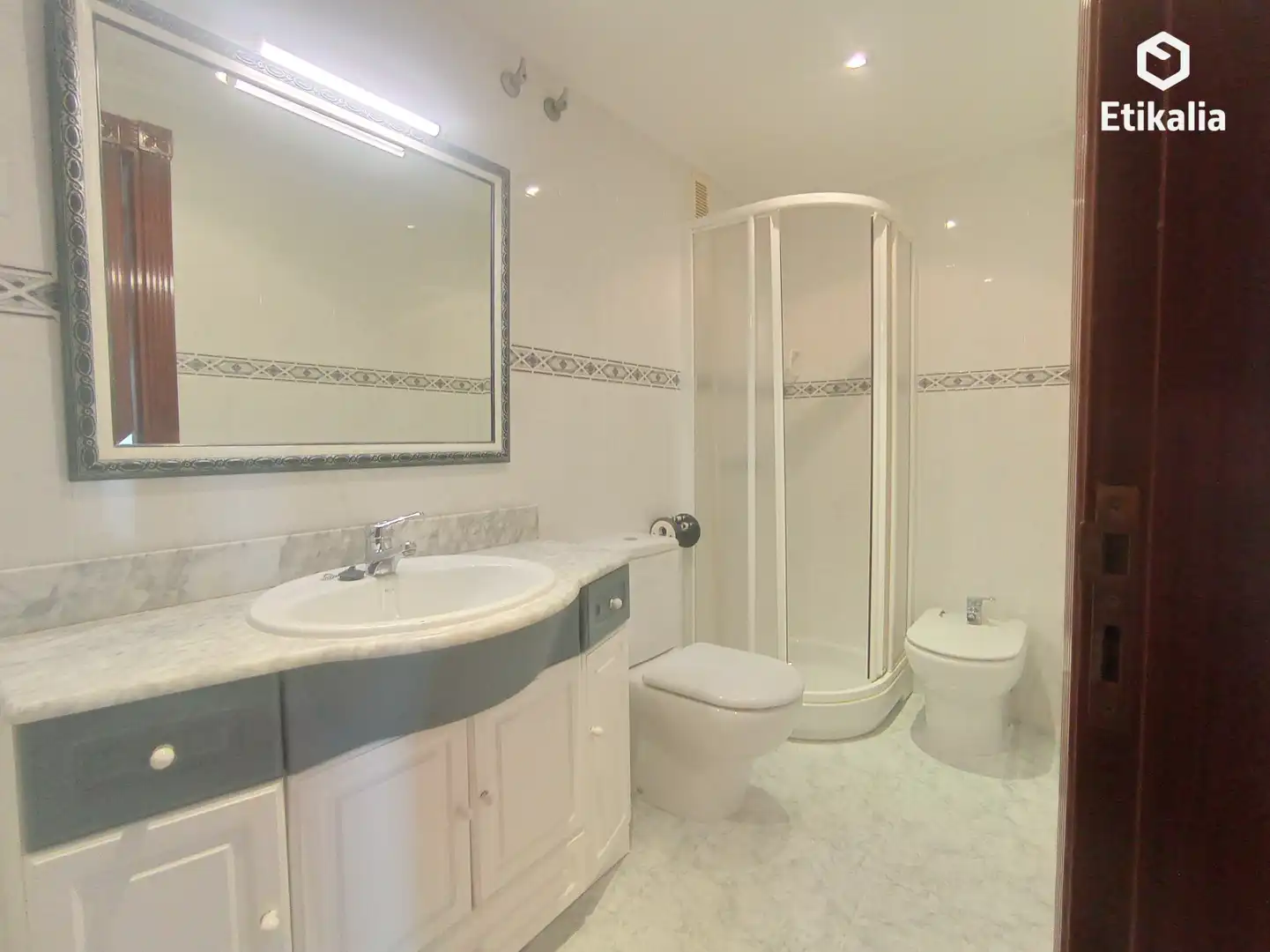 Badezimmer von Wohnung zur Miete in Portugalete mit Heizung