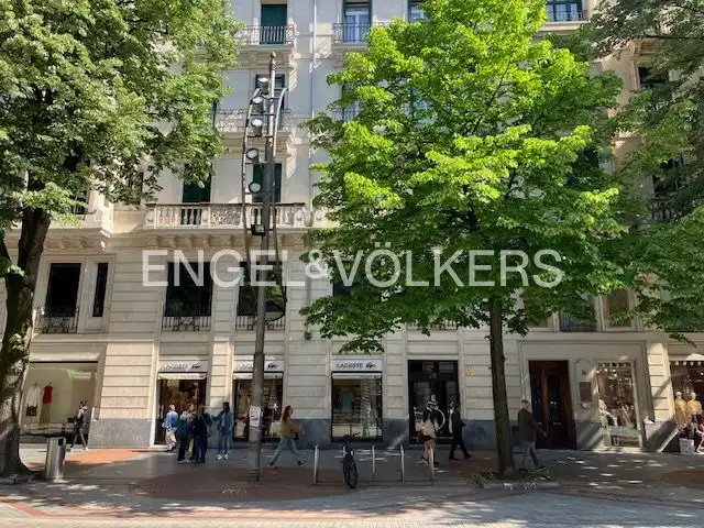 Vista exterior de Pis en venda en Bilbao  amb Calefacció, Parquet i Moblat
