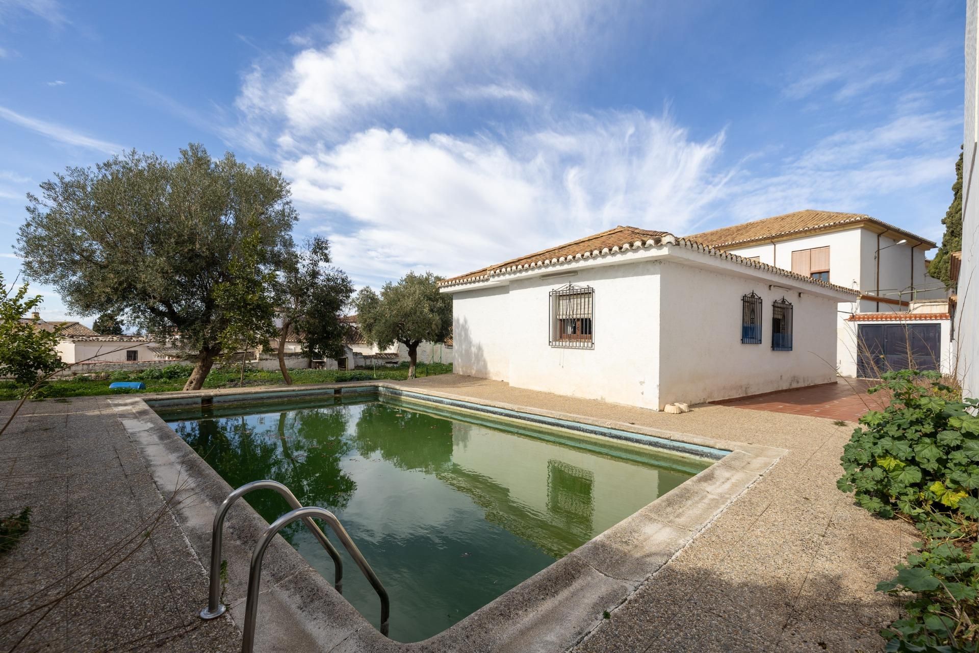 Piscina de Casa o chalet en venta en  Granada Capital con Calefacción, Jardín privado y Terraza