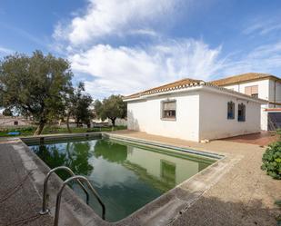 Piscina de Casa o xalet en venda en  Granada Capital amb Calefacció, Jardí privat i Terrassa