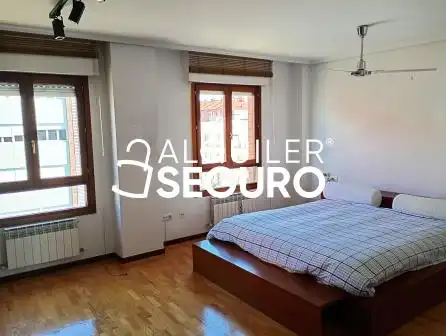 Habitación de Piso de alquiler en Vitoria - Gasteiz con Calefacción y Amueblado