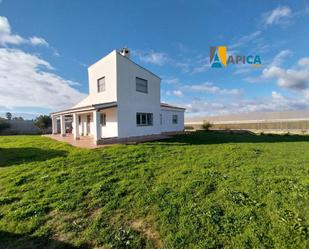 Vista exterior de Casa o xalet en venda en Chiclana de la Frontera amb Traster, Moblat i Alarma