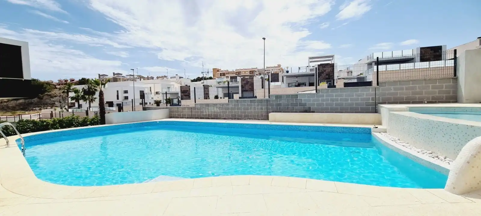 Piscina de Ático en venta en Orihuela con Aire acondicionado, Terraza y Trastero