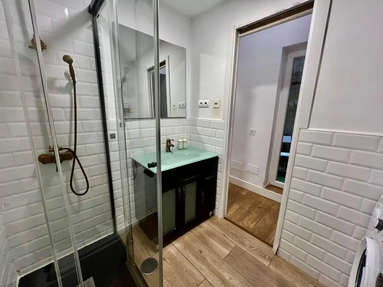 Bathroom of Ground floor for sale in Madrid  with Air Conditioner, Terrace and Furnished