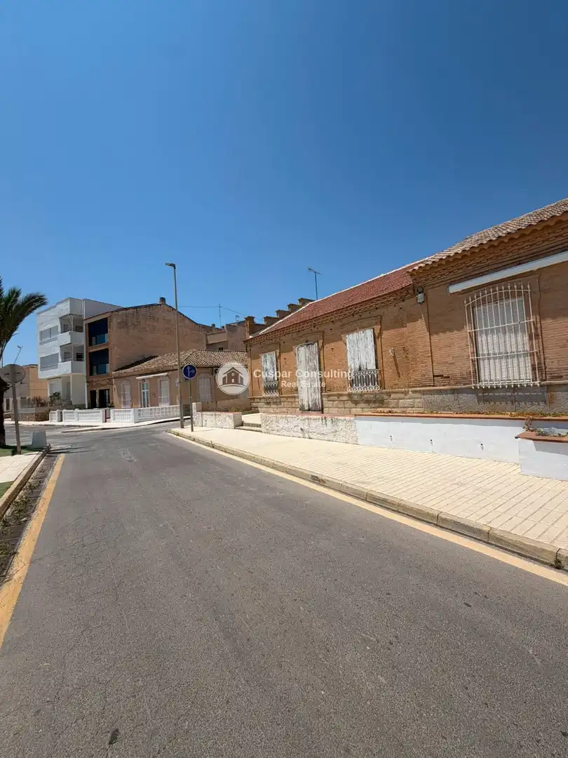 Vista exterior de Casa adosada en venda en Los Alcázares amb Terrassa i Traster