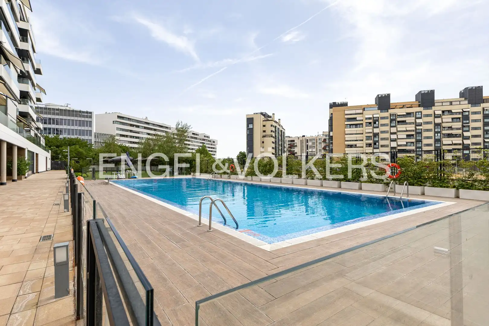 Swimming pool of Attic for rent in Madrid  with Air Conditioner, Heating and Private garden