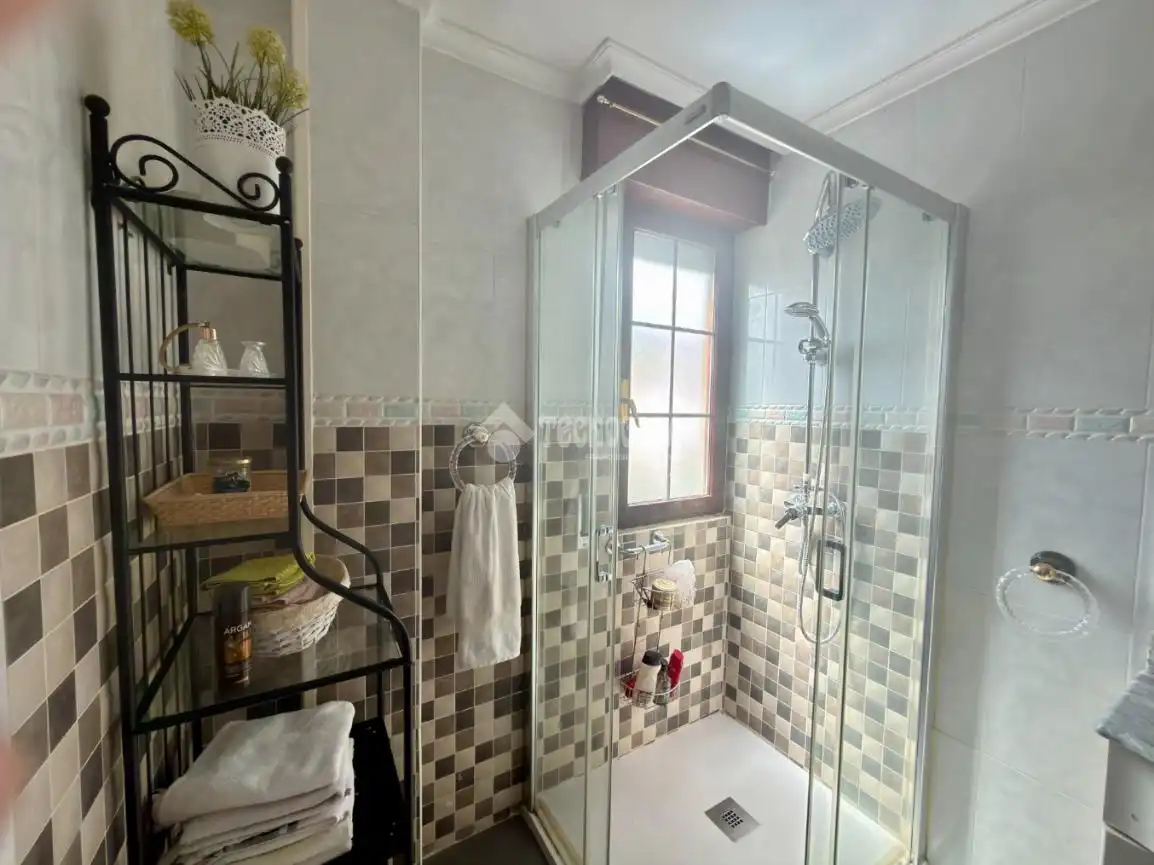 Badezimmer von Einfamilien-Reihenhaus zum Verkauf in Camargo