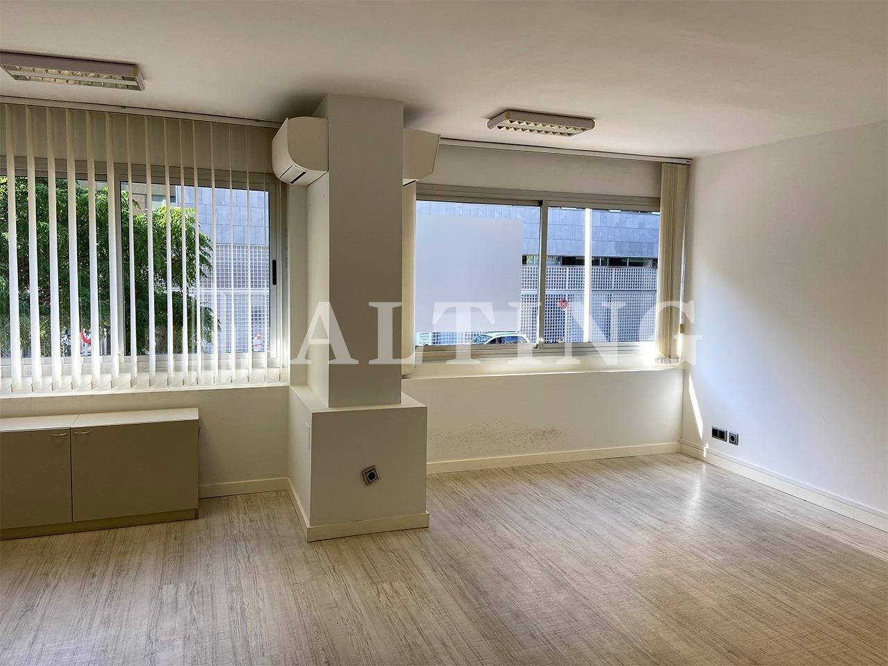 Oficina de lloguer a Carrer Carrer de Sabino Arana, La Maternitat i Sant Ramon